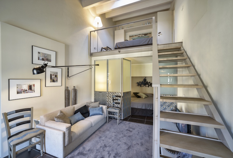 Rumah Kecil Jadi Luas! Desain Interior Mezzanine untuk Hunian Urban