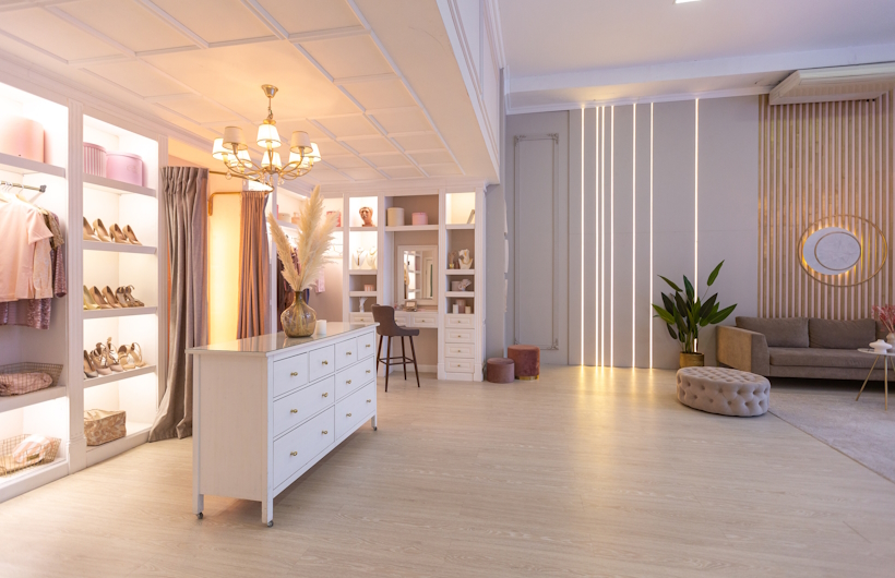 Konsep Desain Interior Butik Fashion yang Cozy, Elegan, dan Instagramable