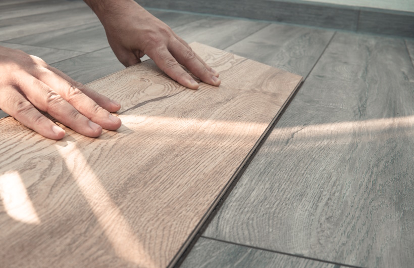 7 Cara Pasang Vinyl Lantai yang Tepat, Mudah dan Hasil Rapi