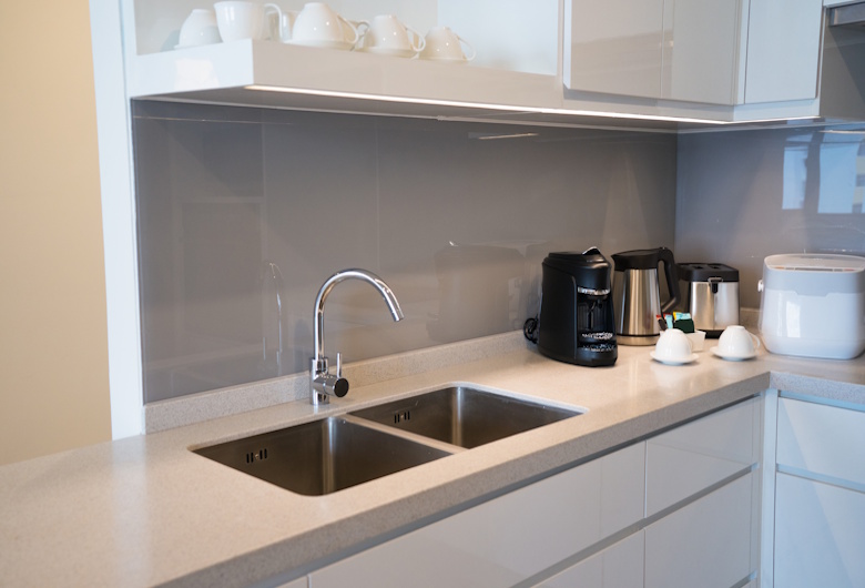 7 Keunggulan Solid Surface Dapur yang Wajib Kamu Tahu