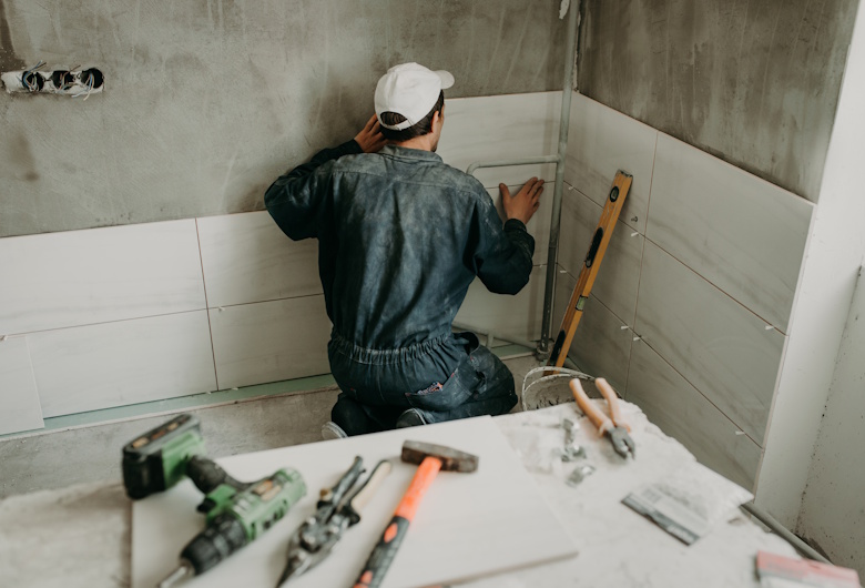 Lebih Untung Renovasi Rumah Sendiri atau Pakai Jasa Renovasi?
