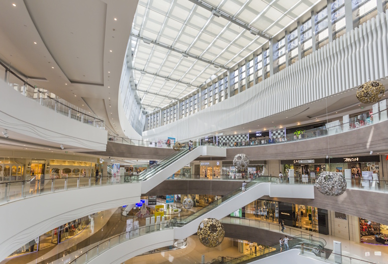 Desain-Interior-Retail-Mall-yang-Menarik-untuk-Meningkatkan-Daya-Tarik-Pengunjung-Benahin