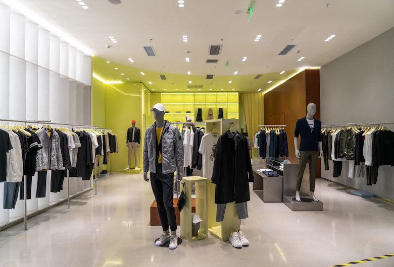 Desain Interior Tenant Mall yang Efektif untuk Menarik Perhatian Konsumen
